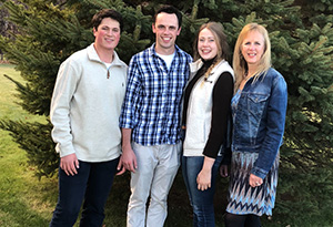 Noah '19, Jack '12, Melissa ’15, and Lisa Peirson