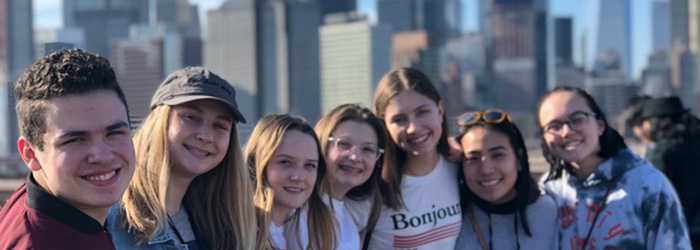 Hunter Hansen '20, Ella Mooney '21, Teagan Foley '21, Claire Davies '21, Alice Spong '21, Emma Schuld '20 and Emma Cotty '22 post on the Brooklyn Bridge.