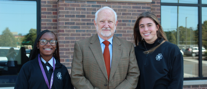 Jim Olsen '54 with scholarship recipients Paris Edwards '23 and Ariana Evans '22.