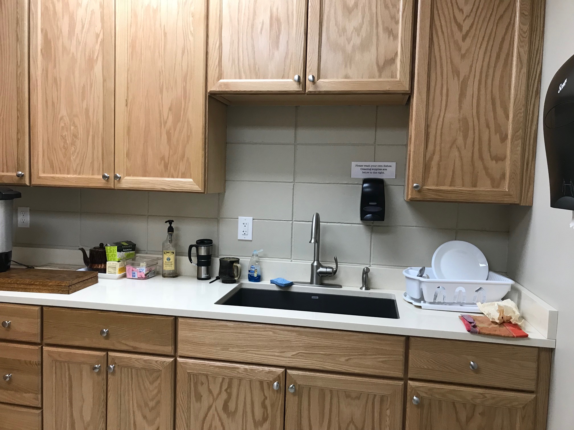 The AFTER photo of the same corner of the kitchen.